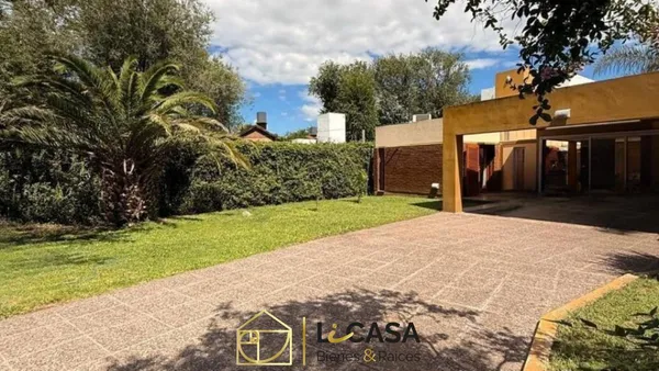 Casa en Casa en Venta 3 Dormitorios con Pileta en Villa Allende Golf – Barrio Cóndor Alto – Escritura (PARIS 600)