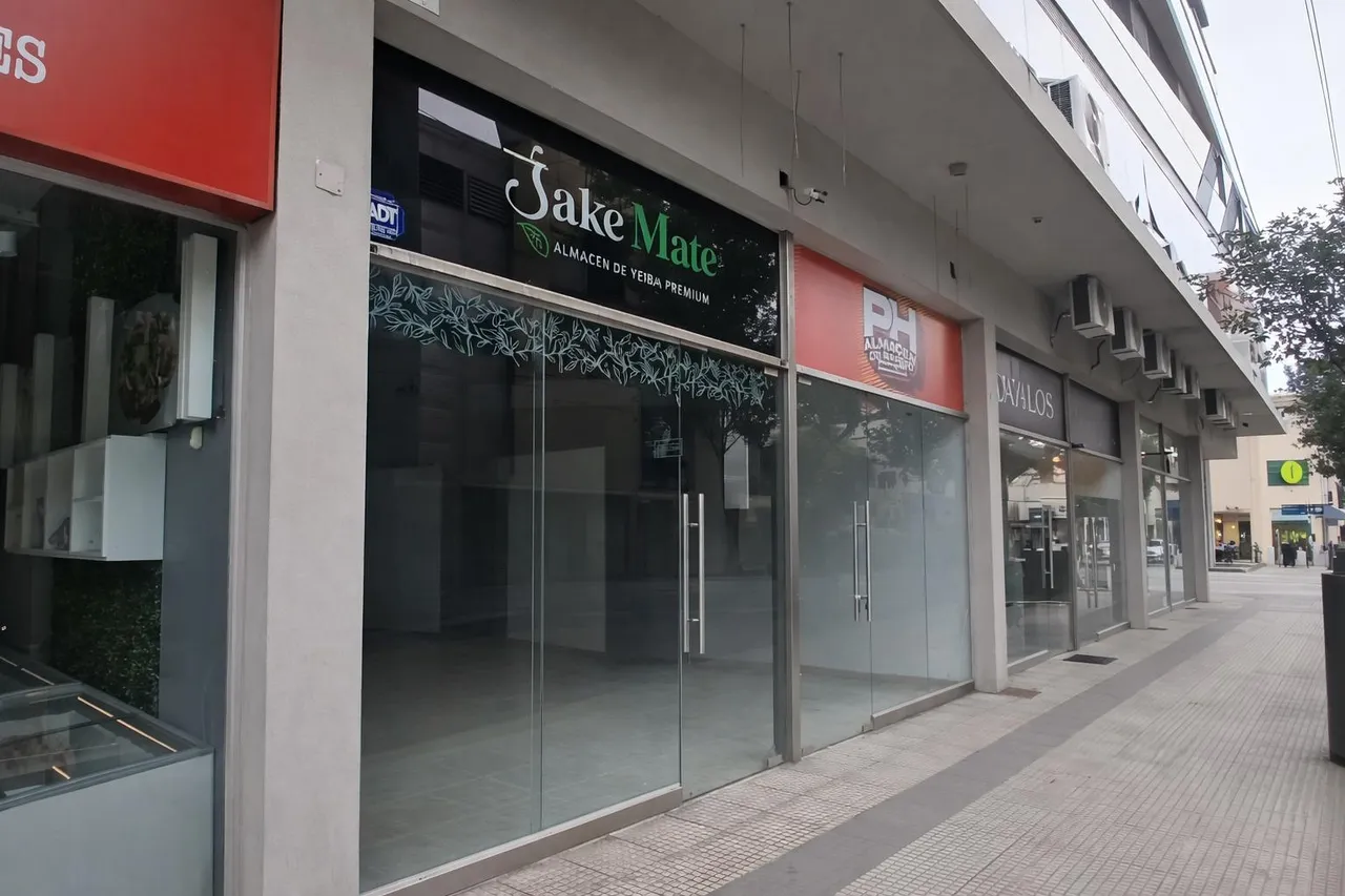 Local Comercial en Crisóstomo Álvarez al 700