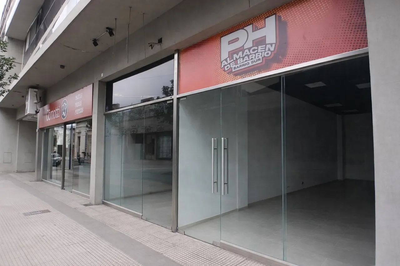 Local Comercial en Crisóstomo Álvarez al 700