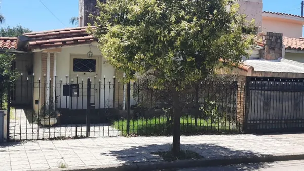 Casa en Mariano Larra al 3100