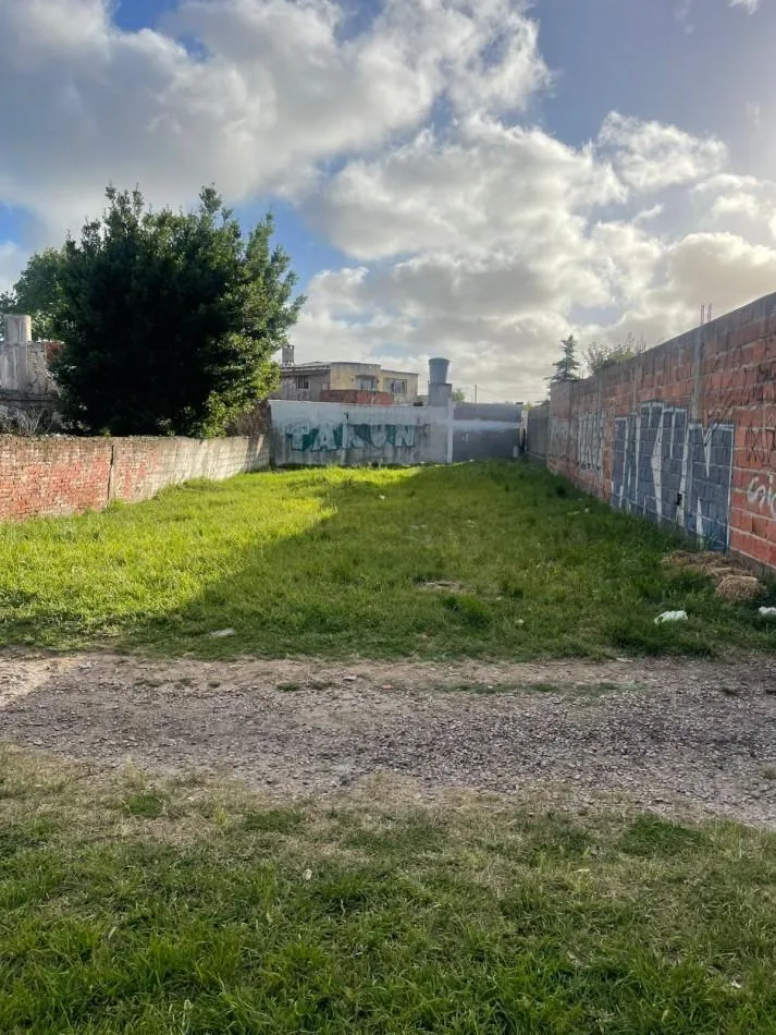 Terreno en Av Fortunato de la Plaza & Don Orione
