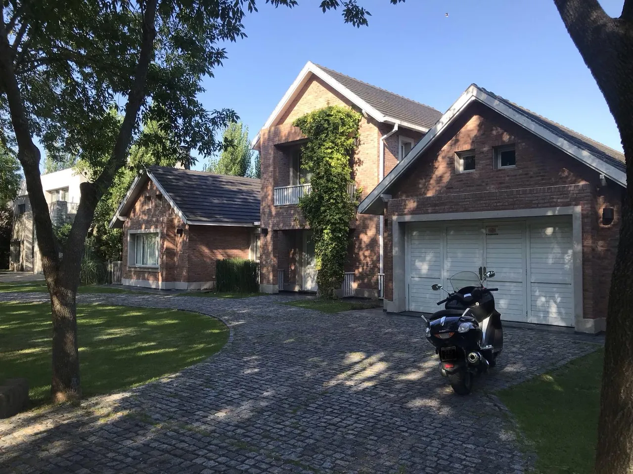 Casa en 467 e/142 y 148
