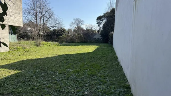 Terreno en 49 entre 11 y 12