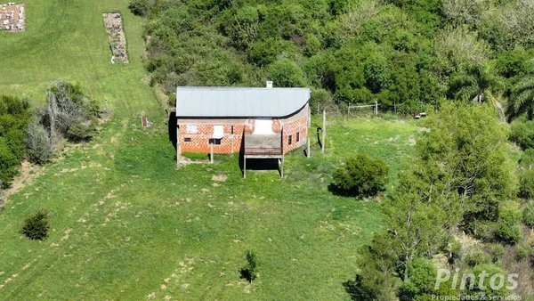 Casa en Favaloro e/ Yapeyú y Primeros Colonos