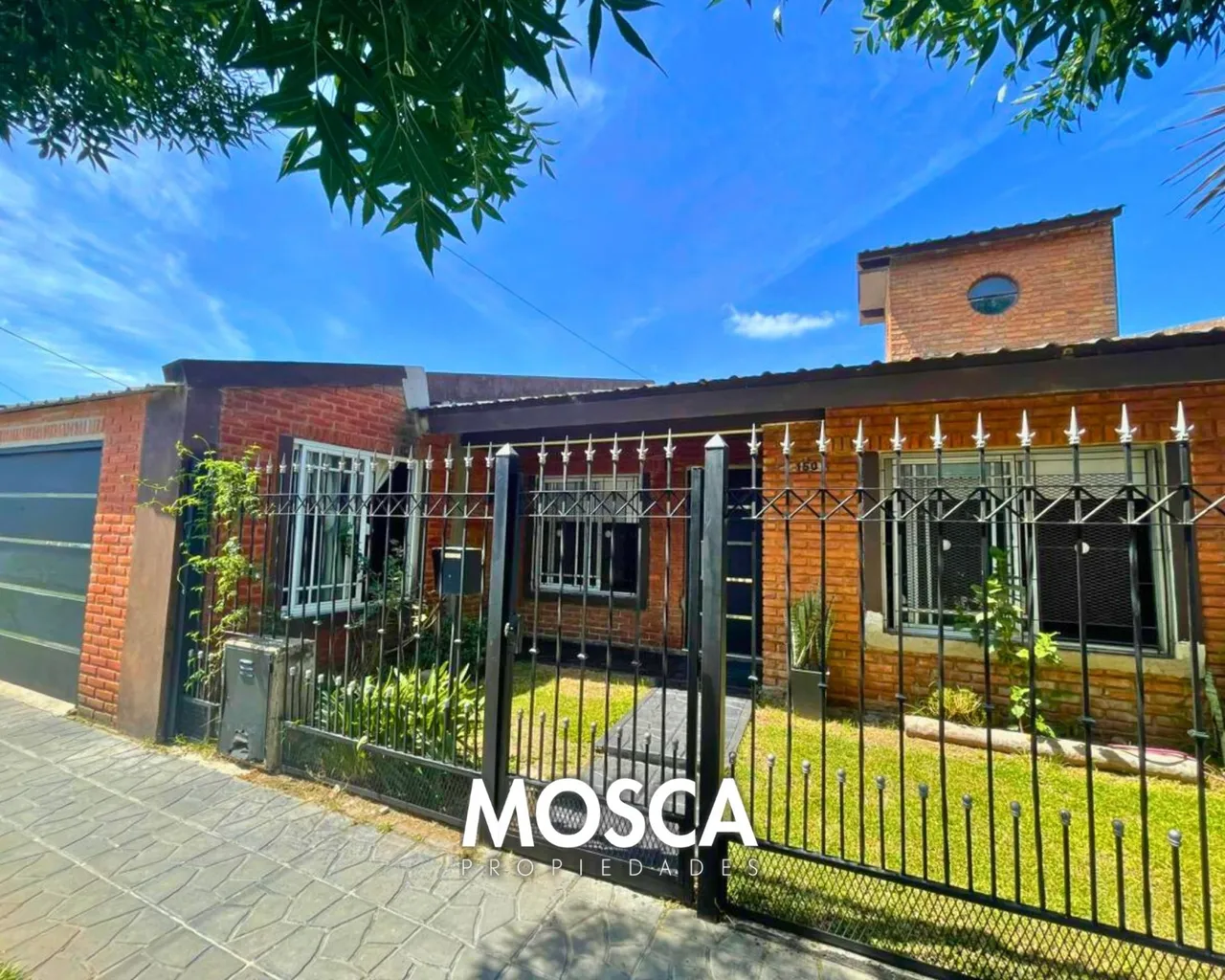 Casa en Chalet de Ladrillo a la Vista con Quincho y Pileta en General Rodríguez