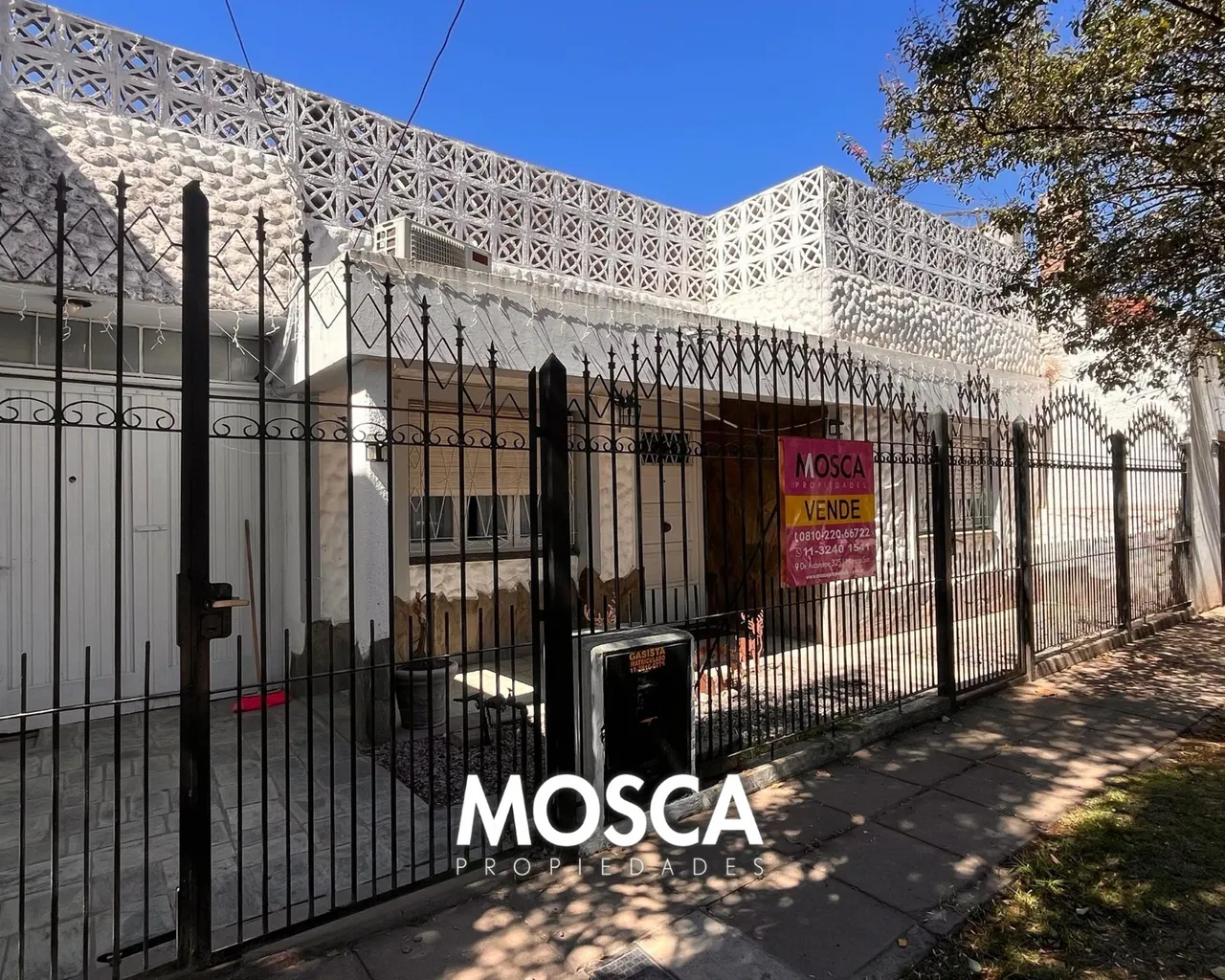 Casa en Casa 4 Ambientes en Moreno con cochera doble y terraza