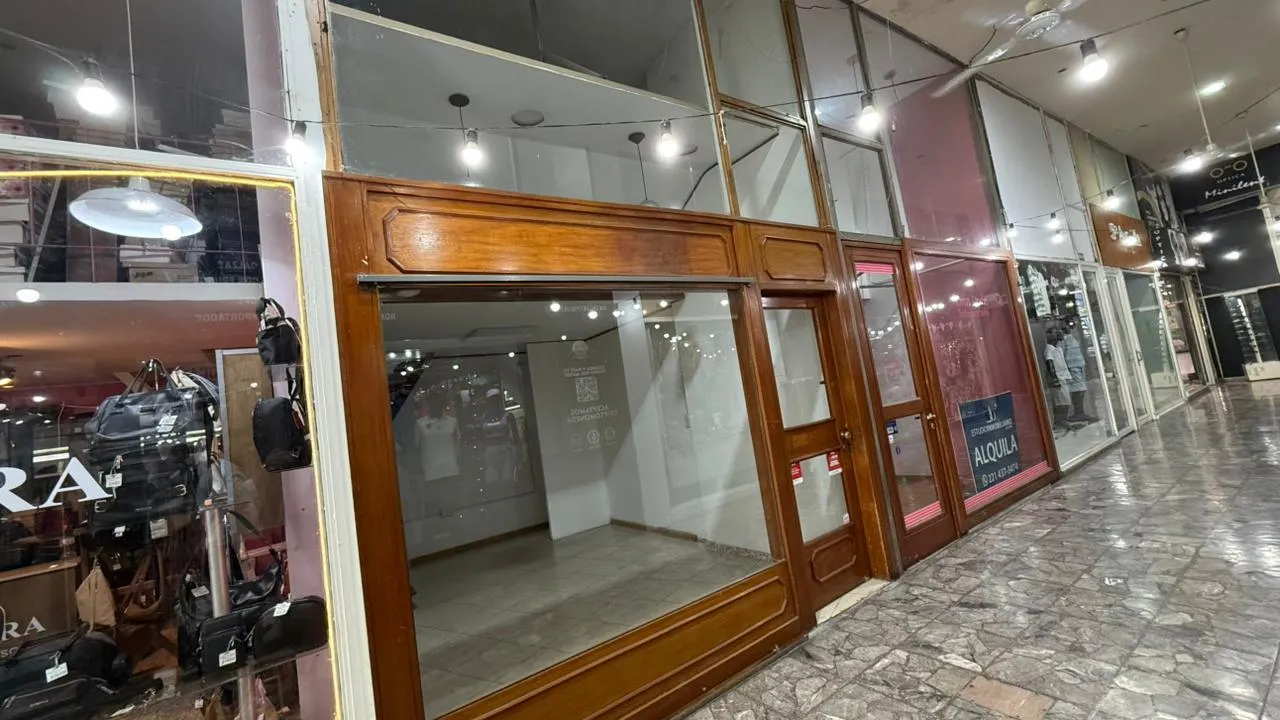 Local Comercial en 48 entre 7 y 8 Galería Geminix