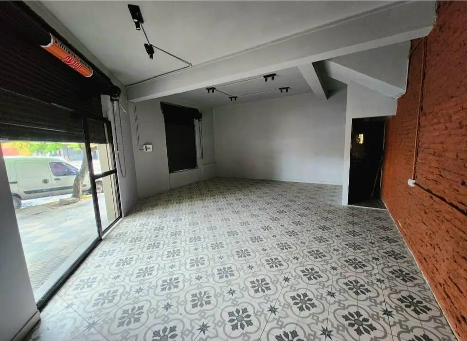 Local Comercial en AV. ROCA al 800