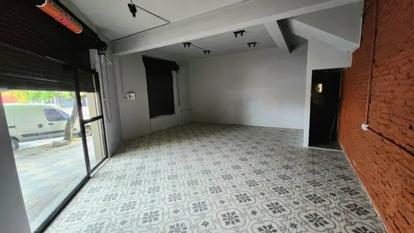 Local Comercial en AV. ROCA al 800