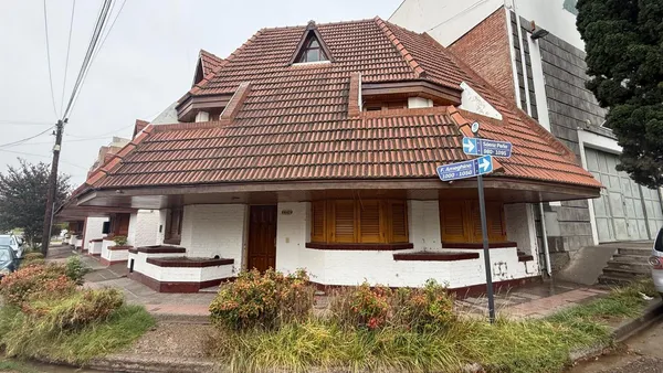 Casa en Venta Triplex 3 Dormitorios , Santa Genoveva , Neuquen, Ameghino al 1000
