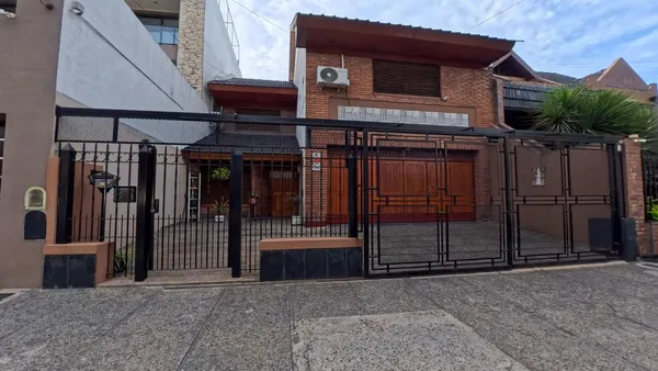 Casa en Prof. Juan Pizzurno al 100