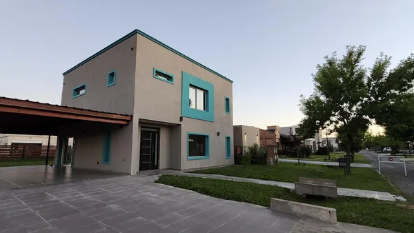 Casa en Barrio Laguna Azul