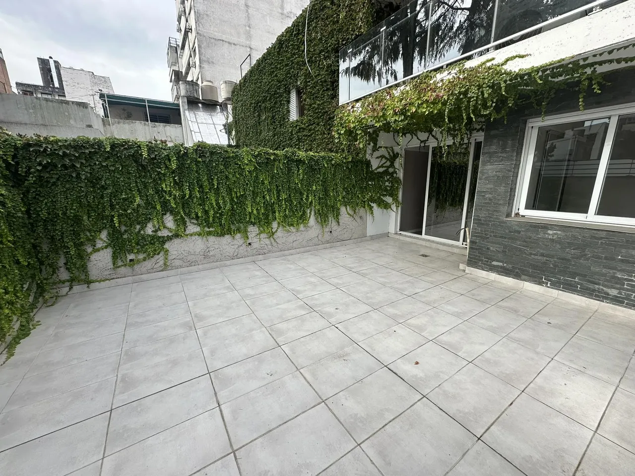 Departamento en 1 de Mayo al 1300. 01-04