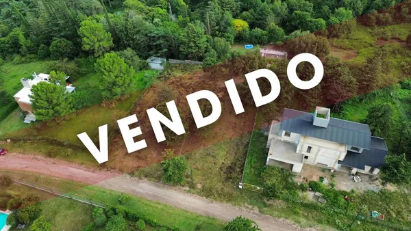 Terreno en Los Girasoles al 200