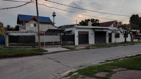Casa en RICARDO ROJAS al 1600