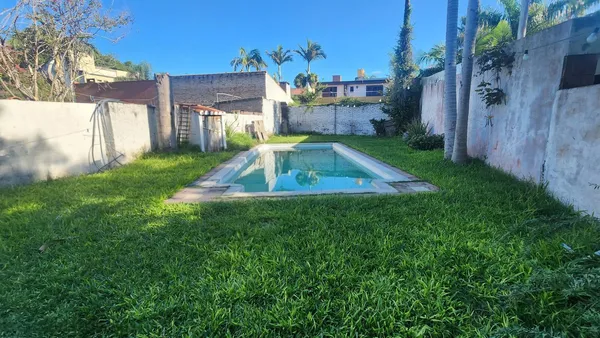 Casa en Javier de la Rosa al 400