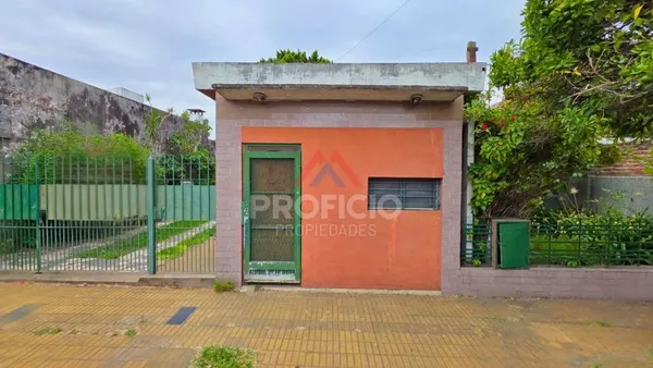 Casa en 152 al 2000