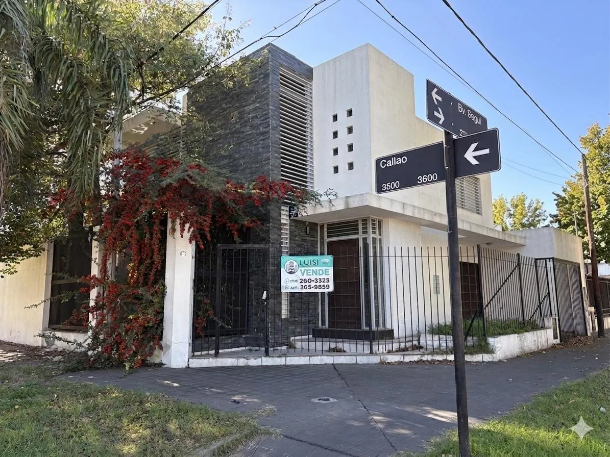 Casa en BV. SEGUI al 2600