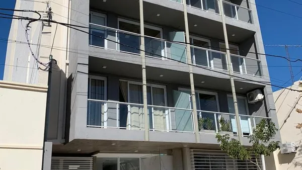 Departamento en Caseros al 300