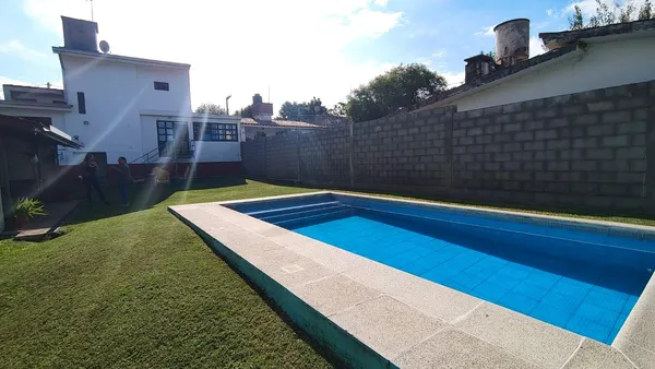 Casa en 3 de Febrero al 200