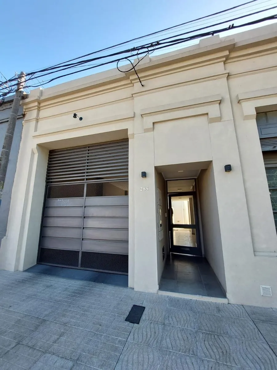 Departamento en Primera Junta al 200