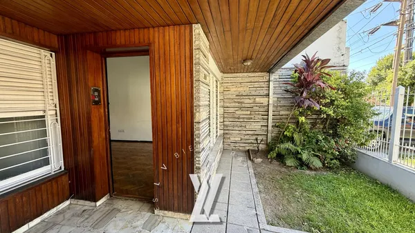 Casa en Amoedo al 2000