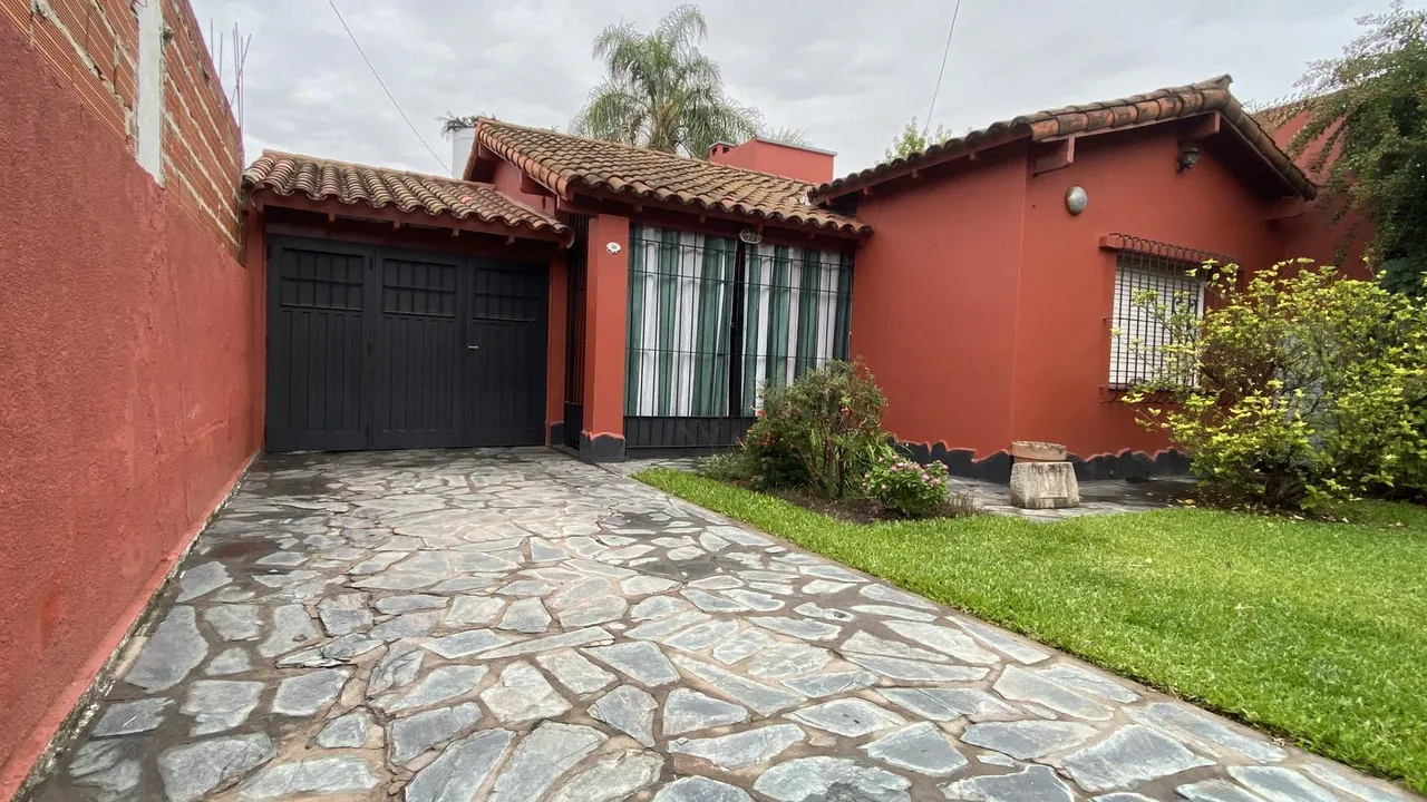 Casa en Padre Fahy al 90