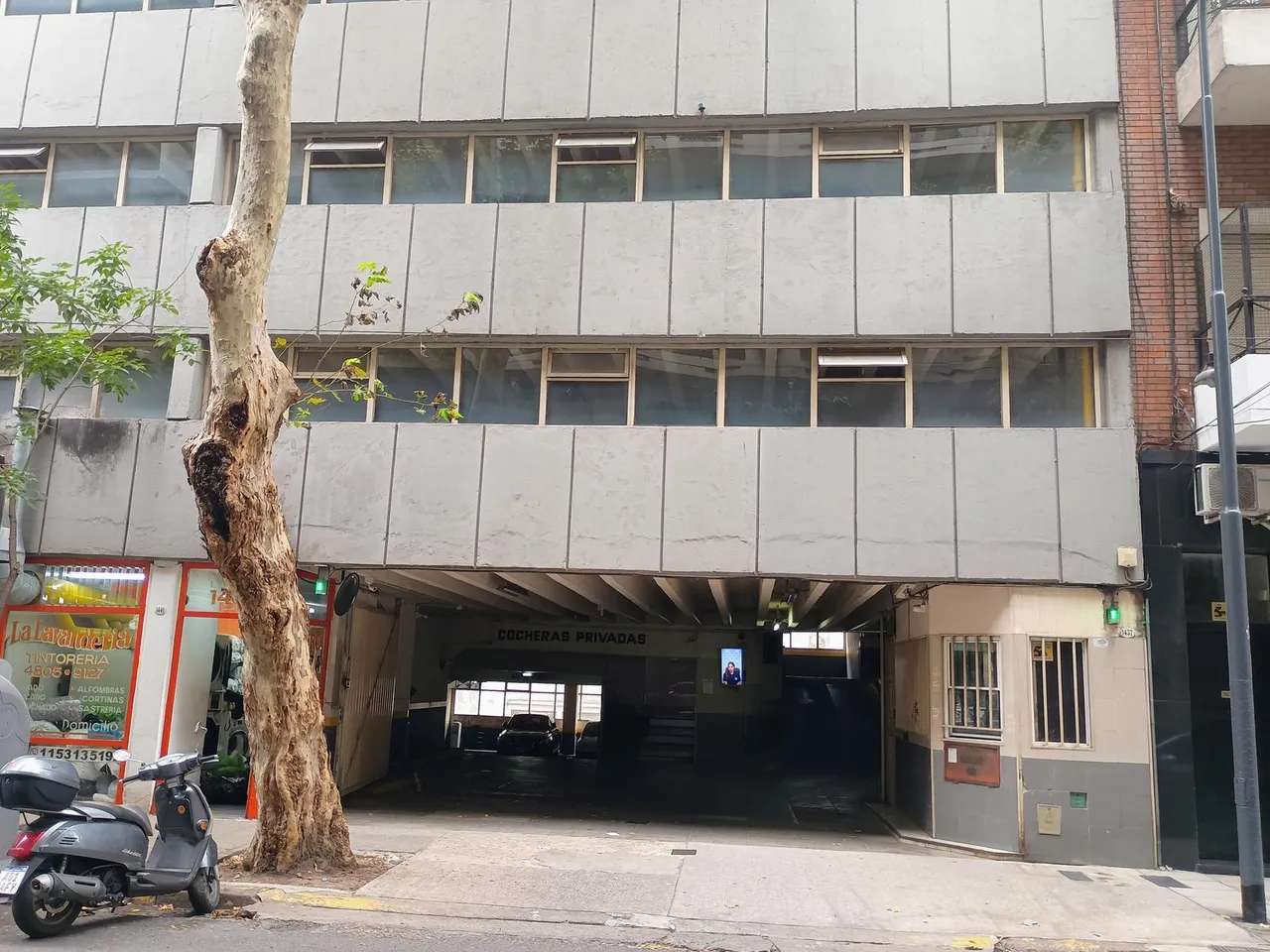 Cochera en Larrea al 1400