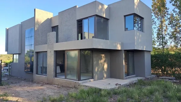 Casa en RP 82 al 5900 - B° Privado Aguaribay