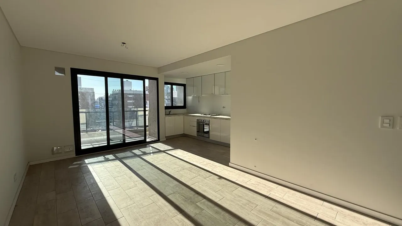 Departamento en Sarmiento al 1200. 09-02