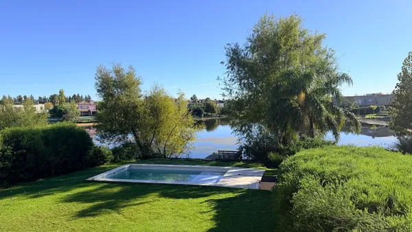 Casa en Santa Catalina lote al Agua