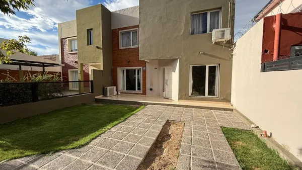 Departamento en VENDO DUPLEX 3 DORMITORIOS CON PISCINA - B° VIÑAS, CIPOLLETTI