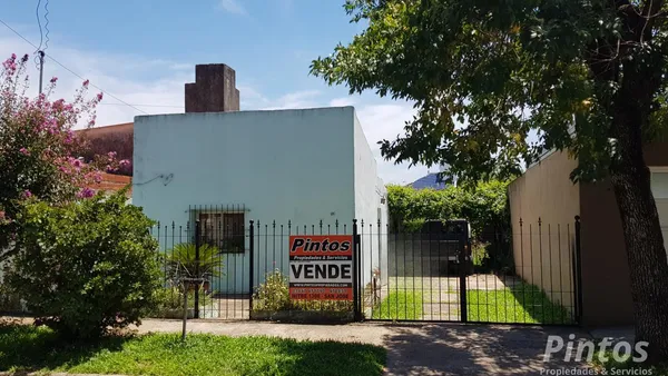 Casa en Ituzaingó al 1500