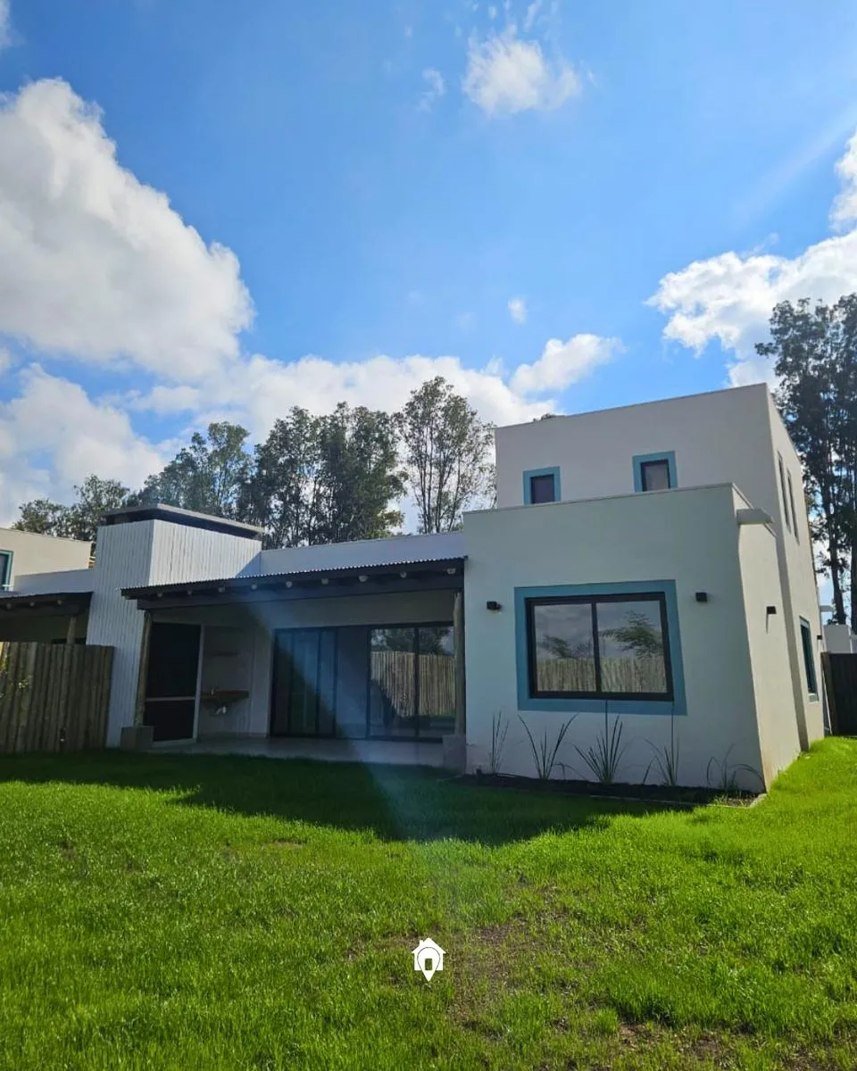 Casa en La Cercanía Housing
