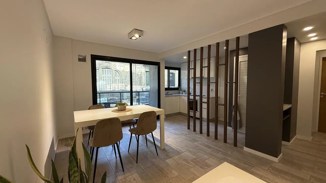 Departamento en Sarmiento al 1200. 02-02