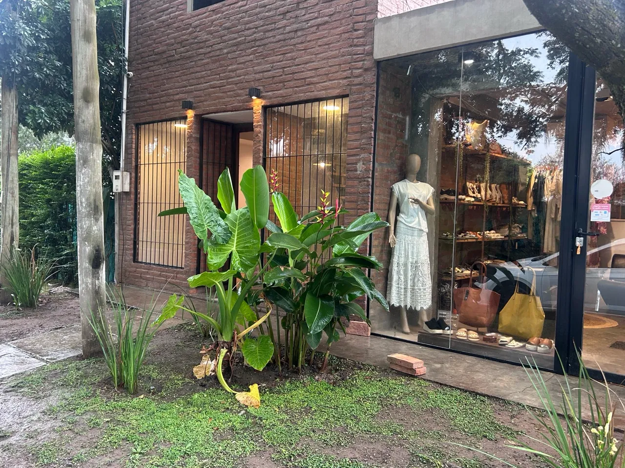 Local Comercial en Lamadrid al 1700