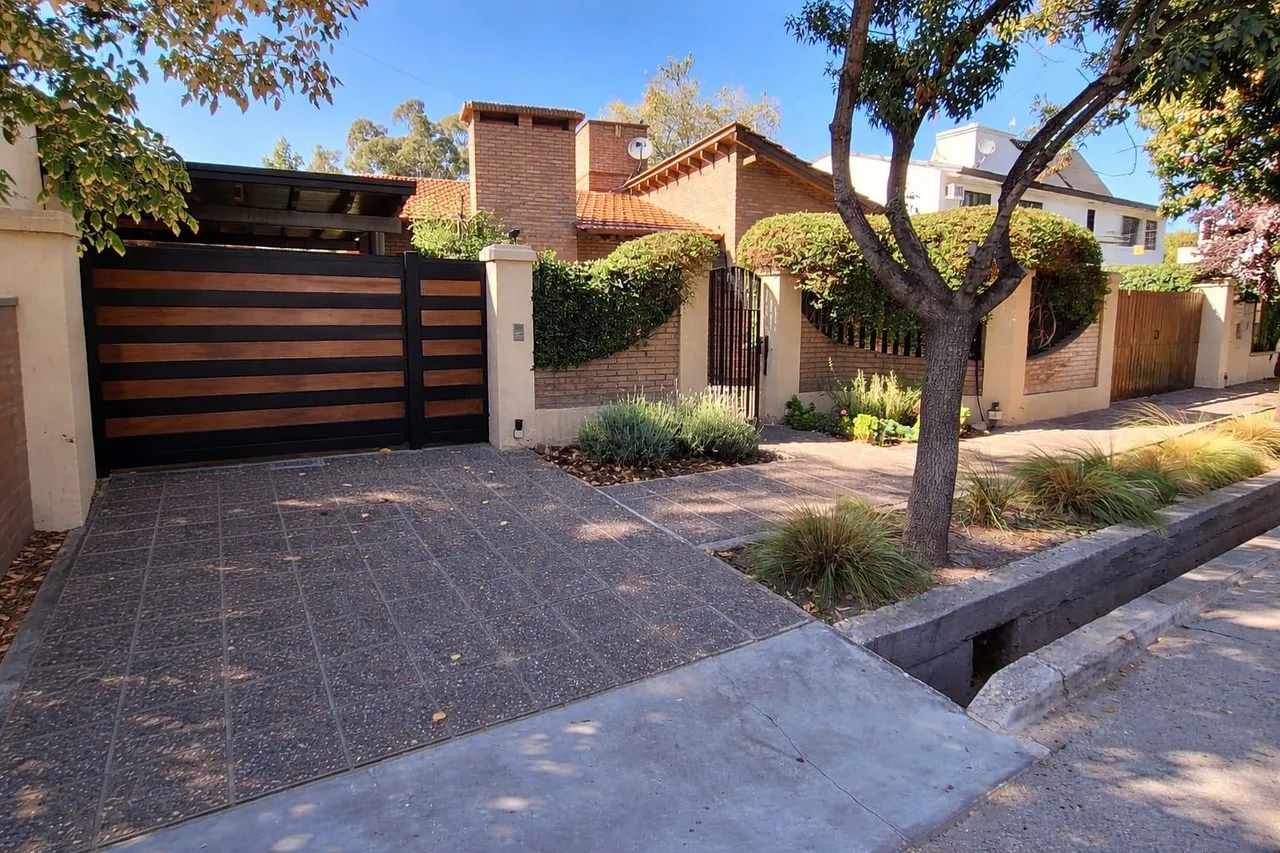 Casa en Los Parrales al 7400