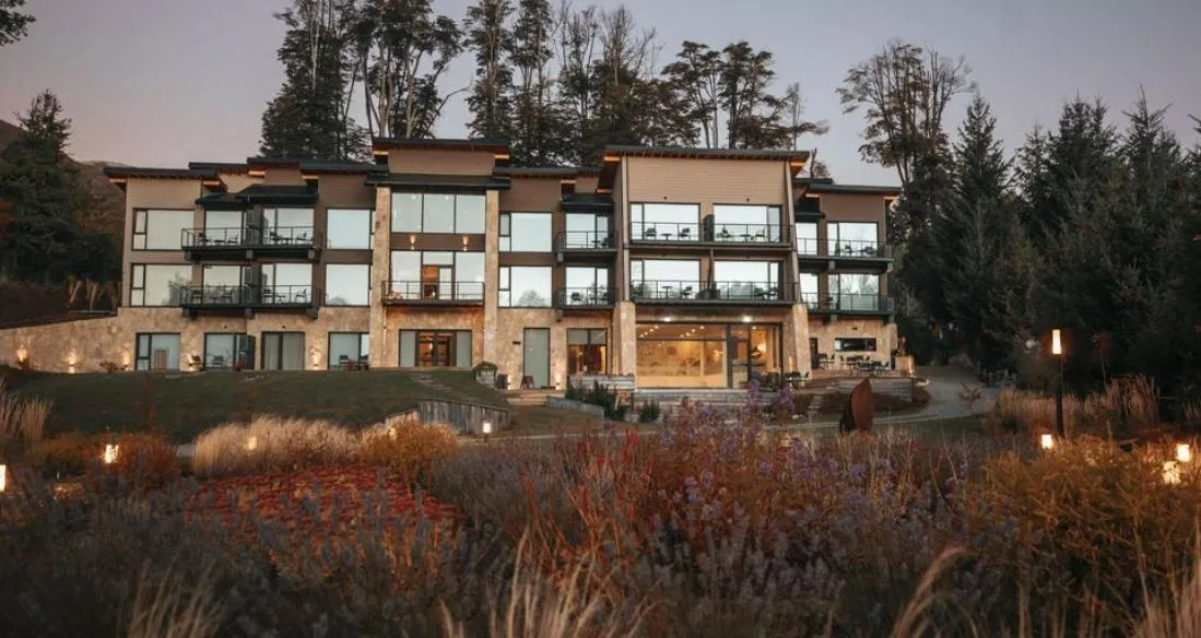 Hotel en Los Robles al 100