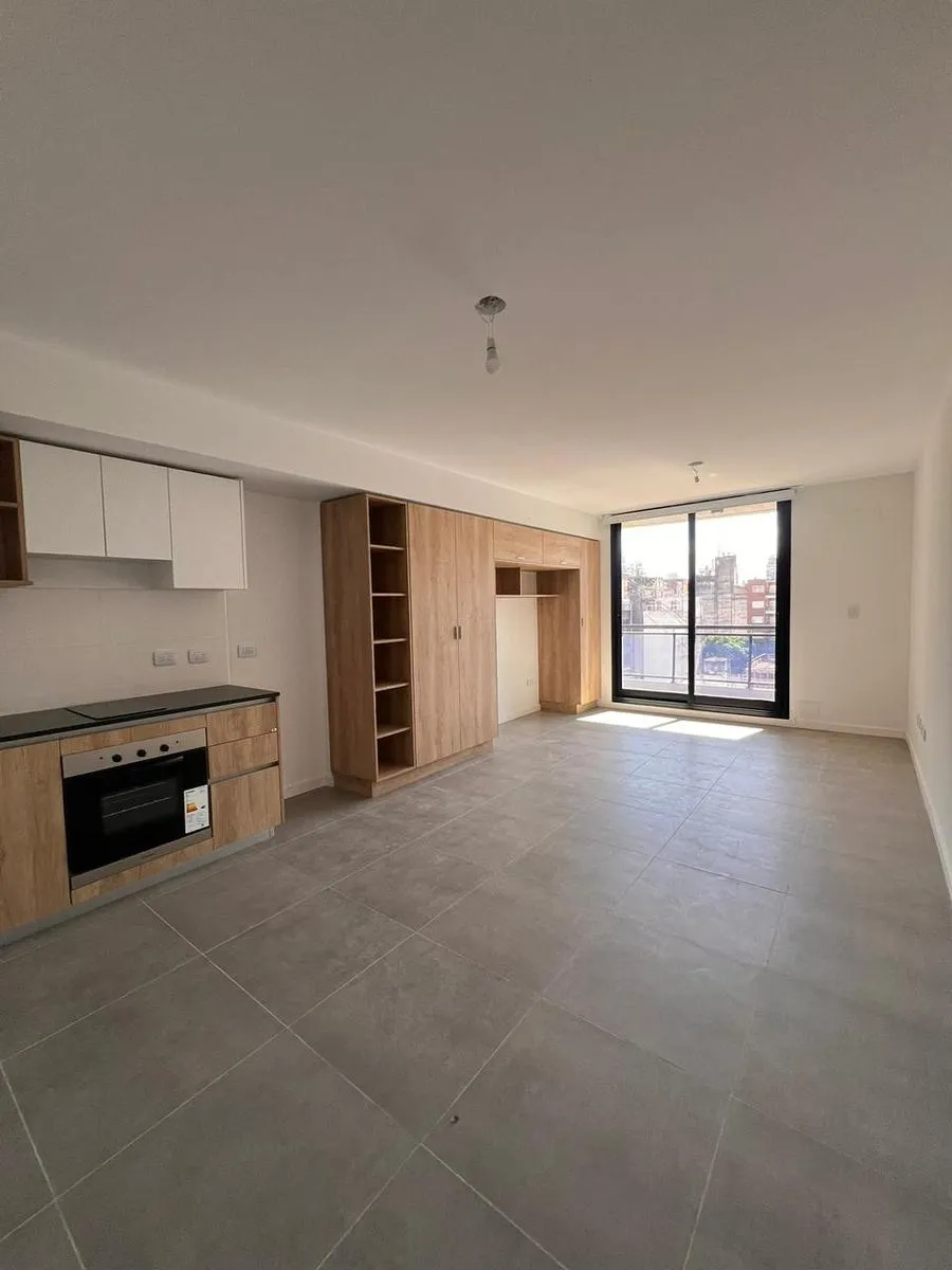Departamento en Avenida Pellegrini al 1700