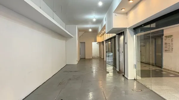 Local Comercial en Dean funes al 100