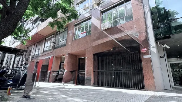 Oficina en Carlos Pellegrini al 700