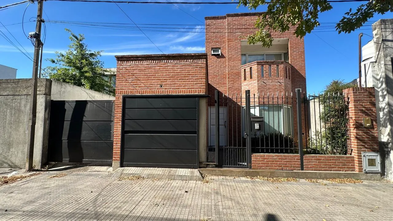 Casa en 117 entre 33 y 34 numero 68