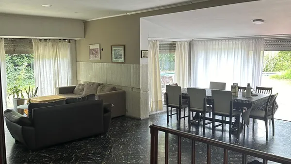 Casa en VENDO Casa de 6 amb. OPORTUNIDAD