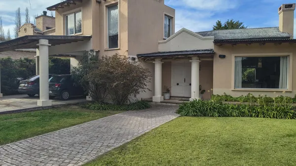 Casa en Doctor Edmundo Correas 2800 (M5505), Lujan de Cuyo, Mendoza, Argentina al 2800