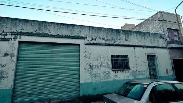 Galpon en 3 de caballería y Alberdi 4