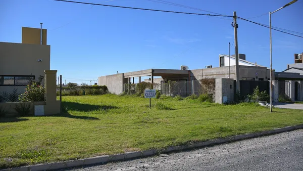 Terreno en Estacion Alvear Juana de Azurduy al 1800