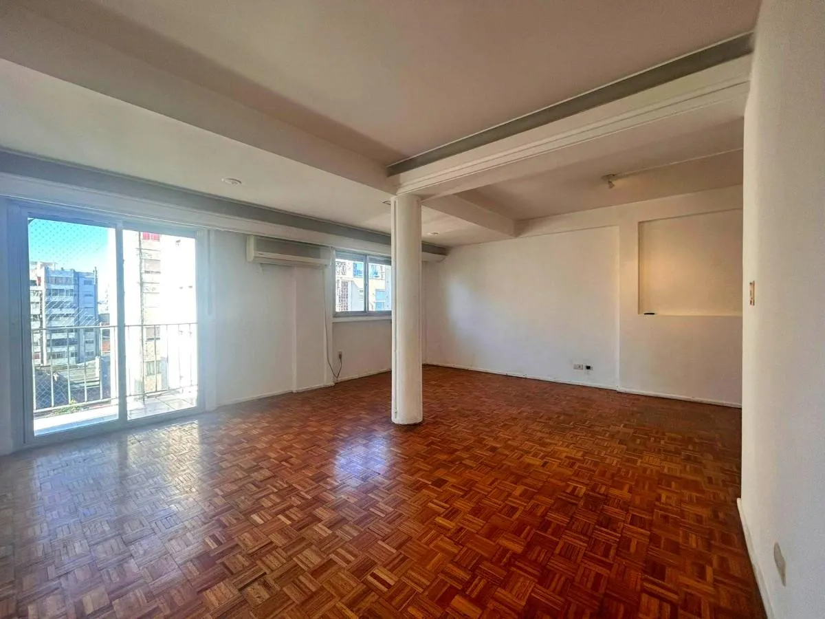Departamento en Oportunidad departamento venta 2 dorm + balcon al frente todo sol- Amplio living