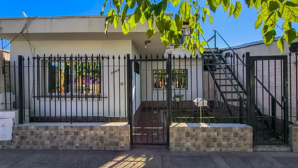 Casa en Casa con Depto Independiente, Ideal Inversión. Alfredo Bufano