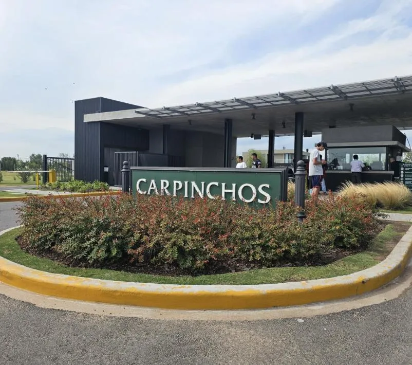 Terreno en Carpinchos-Lote al Agua