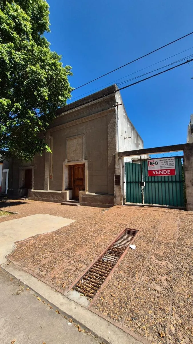 Casa en 3 de Febrero al 900